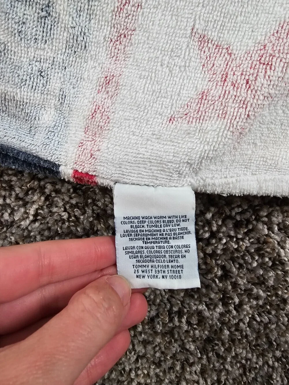 Vtg Y2K Tommy Hilfiger beach towel featuring a bold star and stripe design